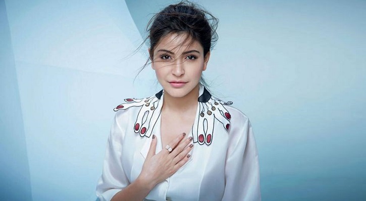 কানে যাচ্ছেন আনুশকা